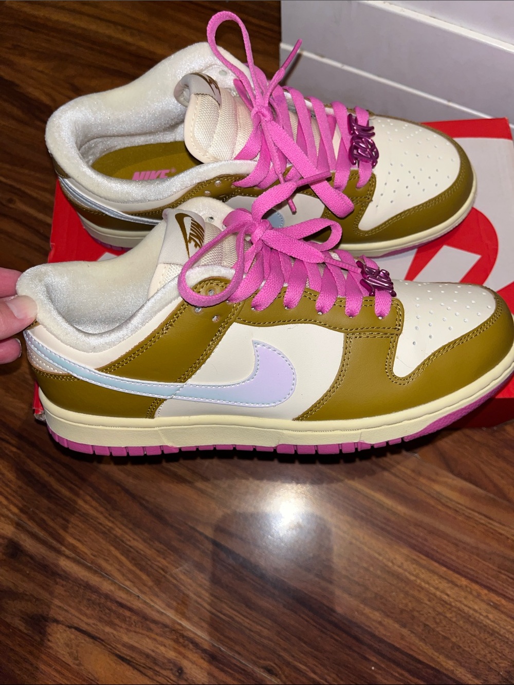 Nike Women’s Low-Top Sneakers . Special Edition. Woman’s Size 8 - Picture 3 of 8